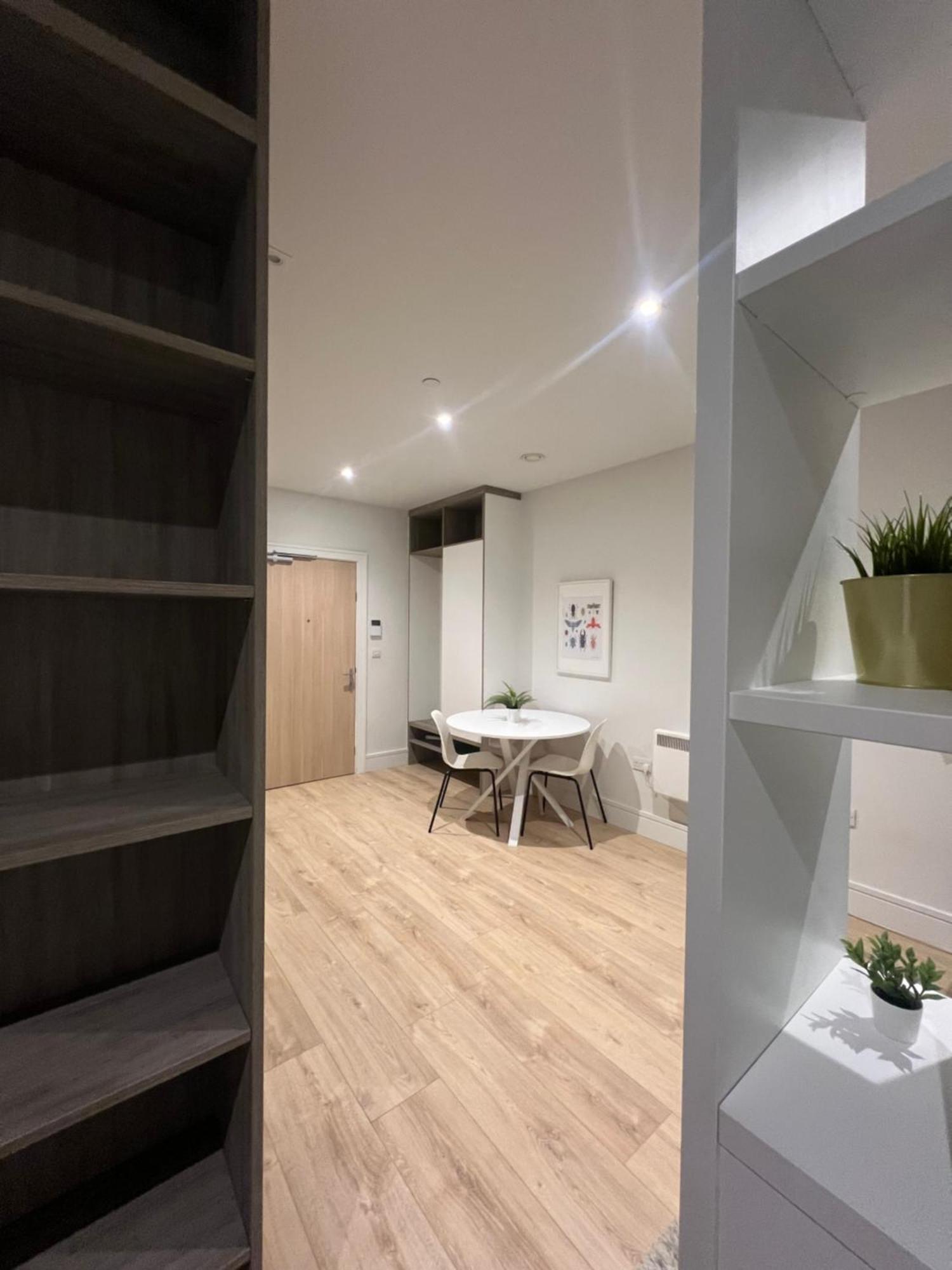 London Heathrow Airport Apartment Voyager House Terminal 12345 - Ev Electric And Parking Available! Hillingdon Exterior foto